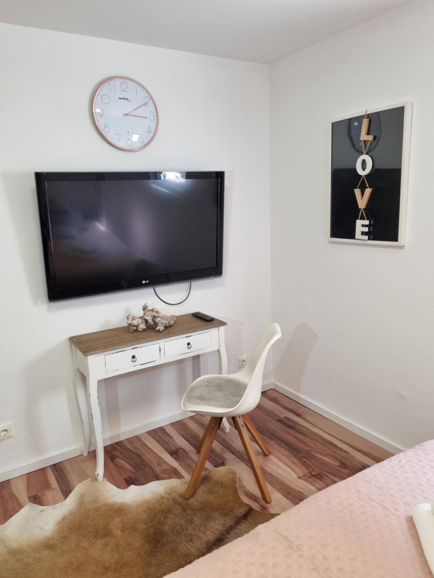 Appartment Im Untergeschoss Freilassing Eksteriør billede